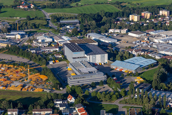 Gebäudekomplex und Logistikzentrum auf dem Gelände von Versandhaus Walz GmbH, Baby-Walz in Bad Waldsee im Bundesland Baden-Württemberg, Deutschland von oben