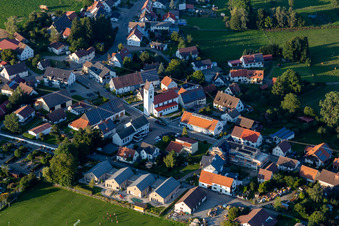 Kirchengebäude der St. Pankratius Kirche im Dorfkern in Braunenweiler in Bad Saulgau im Bundesland Baden-Württemberg, Deutschland