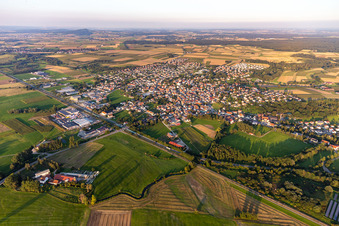 Ortsansicht der Straßen und Häuser der Wohngebiete in Ertingen im Bundesland Baden-Württemberg, Deutschland