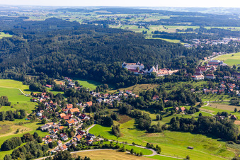 Luftbild von Schloss Wolfegg im Ortsteil Wassers im Bundesland Baden-Württemberg, Deutschland