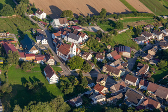 Luftbild von Kirche St. Peter und Paul im Ortsteil Heudorf in Scheer im Bundesland Baden-Württemberg, Deutschland