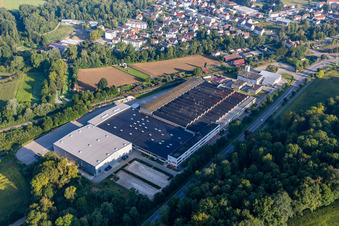 Luftbild von Gebäude und Produktionshallen auf dem Fabrikgelände der Silit-Werke GmbH & Co. KG in Riedlingen im Bundesland Baden-Württemberg, Deutschland