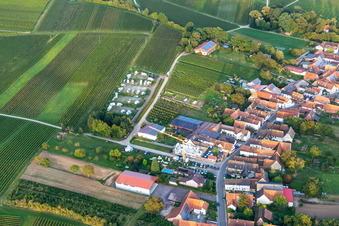 Schrägluftbild von Wohnmobil Parkplatz in Dierbach im Bundesland Rheinland-Pfalz, Deutschland