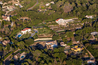 Luxus- Villa - Einfamilienhaus mit Terrassenpark, Tennisplatz und Pool in Montauroux in Provence-Alpes-Cote d'Azur im Bundesland Var, Frankreich