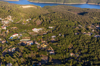 Drohnenaufname von Montauroux im Bundesland Var, Frankreich