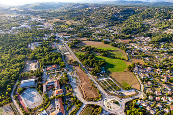 Drohnenbild von Montauroux im Bundesland Var, Frankreich