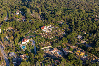 Montauroux im Bundesland Var, Frankreich von einer Drohne aus