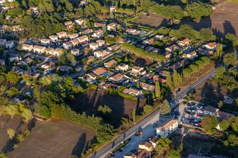 Drohnenaufname von Montauroux im Bundesland Var, Frankreich