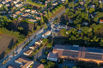 Drohnenbild von Montauroux im Bundesland Var, Frankreich