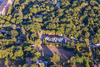 Camping Caravaning du Lac in Montauroux im Bundesland Var, Frankreich aus der Luft