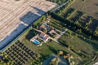 Luftbild von Maillane im Bundesland Bouches-du-Rhône, Frankreich