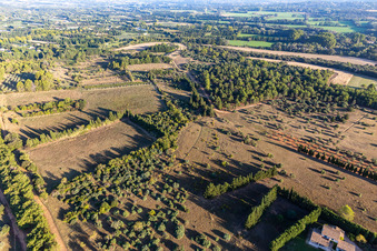 La plaine de Crau im Ortsteil Partie Nord Est in Saint-Rémy-de-Provence im Bundesland Bouches-du-Rhône, Frankreich