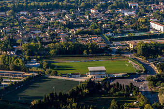 Luftbild von Stade de la Petite Crau im Ortsteil Partie Nord Est in Saint-Rémy-de-Provence im Bundesland Bouches-du-Rhône, Frankreich