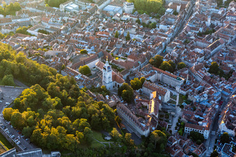 Kirchengebäude der Cathédrale Saint-Jean in Besançon in Bourgogne-Franche-Comte im Ortsteil Citadelle im Bundesland Doubs, Frankreich
