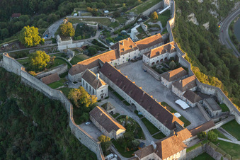 Museum- und Ausstellungs- Gebäude- Ensemble Espace Vauban, Musée de la Résistance et de la Déportation auf der Zitadelle in Besançon in Bourgogne-Franche-Comte im Ortsteil Citadelle im Bundesland Doubs, Frankreich