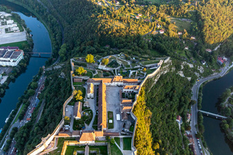 Museum- und Ausstellungs- Gebäude- Ensemble Espace Vauban, Musée de la Résistance et de la Déportation und Zoo de Besançon auf der Zitadelle in Besançon in Bourgogne-Franche-Comte im Ortsteil Citadelle im Bundesland Doubs, Frankreich
