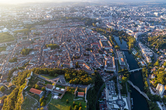 Luftbild von Vieux ville vue du Citadelle in Besançon im Bundesland Doubs, Frankreich