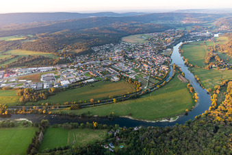 Schrägluftbild von Roche-lez-Beaupré im Bundesland Doubs, Frankreich
