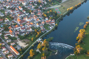 Stromschnellen am Doubs in Roche-lez-Beaupré, Frankreich