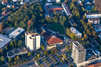 Stadthalle, Stadtgarten in Germersheim im Bundesland Rheinland-Pfalz, Deutschland