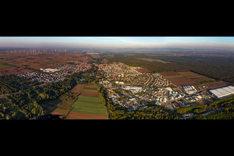 Panorama - Perspektive des Stadtgebiet mit Außenbezirken und Innenstadtbereich in Bellheim im Bundesland Rheinland-Pfalz, Deutschland