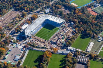Erweiterungs- und Umbau- Baustelle am Sportstätten-Gelände des Stadion "Wildparkstadion" des KSC in Karlsruhe im Ortsteil Innenstadt-Ost im Bundesland Baden-Württemberg, Deutschland von einer Drohne aus