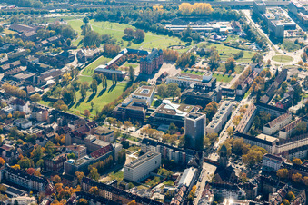 BGV, Gesundheitsamt, Landratsamt und Schloss Gottesaue mit Hochschule für Musik im Ortsteil Oststadt in Karlsruhe im Bundesland Baden-Württemberg, Deutschland