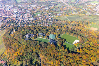 Fussballplätze derSportschule Schöneck (Landesleistungszentrum des badischen Fussballverbands und des badischen Sportbunds) auf dem Turmberg im Ortsteil Durlach in Karlsruhe im Bundesland Baden-Württemberg, Deutschland