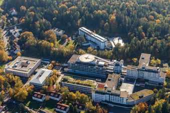 Luftbild von Klinikgelände des Rehabilitationszentrums der Rehaklinik BBRZ Karlsbad in Karlsbad im Ortsteil Langensteinbach im Bundesland Baden-Württemberg, Deutschland