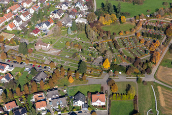 Luftbild von Friedhof Langensteinbach in Karlsbad im Bundesland Baden-Württemberg, Deutschland