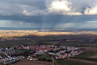 Schrägluftbild von Ortsteil Mörzheim in Landau in der Pfalz im Bundesland Rheinland-Pfalz, Deutschland