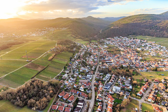Bahnhofstr in Klingenmünster im Bundesland Rheinland-Pfalz, Deutschland