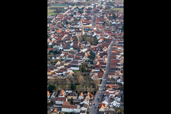 Hauptstraße Dannstadt in Dannstadt-Schauernheim im Bundesland Rheinland-Pfalz, Deutschland