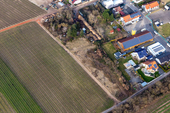 Schrägluftbild von Gewerbegebiet In der Nauroth. HWP die möbelmacher in Ellerstadt im Bundesland Rheinland-Pfalz, Deutschland