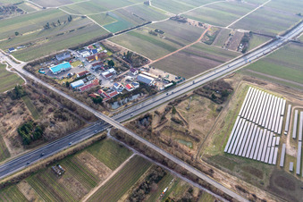 Gewerbegebiet In der Nauroth in Ellerstadt im Bundesland Rheinland-Pfalz, Deutschland vom Flugzeug aus