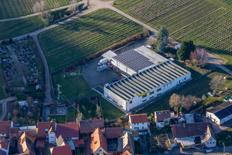 Warenlager der Watts industries und Weingut Ehrhart in Eschbach im Bundesland Rheinland-Pfalz, Deutschland
