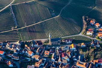 Katholische Kirche St. Bartholomäus in Birkweiler im Bundesland Rheinland-Pfalz, Deutschland