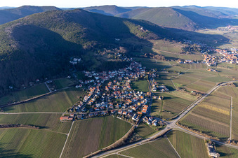 Gleisweiler im Bundesland Rheinland-Pfalz, Deutschland aus der Luft