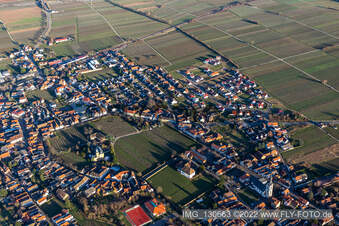 Edesheim im Bundesland Rheinland-Pfalz, Deutschland aus der Vogelperspektive