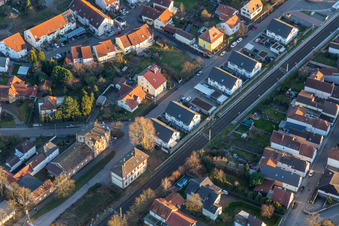 Luftbild von Neuen-Morgen ehemaliger Bahnhof in Rheinzabern im Bundesland Rheinland-Pfalz, Deutschland