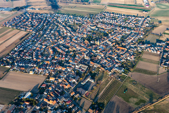 Drohnenaufname von Ortsteil Mechtersheim in Römerberg im Bundesland Rheinland-Pfalz, Deutschland