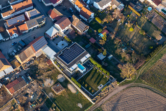 Villa mit Pool auf dem Dach im Ortsteil Mechtersheim in Römerberg im Bundesland Rheinland-Pfalz, Deutschland
