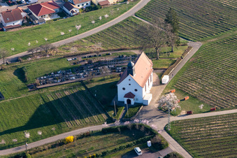 Luftaufnahme von St. Dionysius (Hochzeits-)Kapelle im Ortsteil Gleiszellen in Gleiszellen-Gleishorbach im Bundesland Rheinland-Pfalz, Deutschland