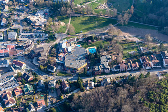 Südpfalz Therme, Kräutergarten, Kurpark Bad Bergzabern im Bundesland Rheinland-Pfalz, Deutschland