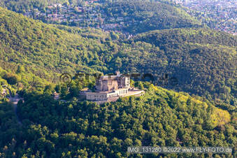 Drohnenbild von Hambacher Schloss im Ortsteil Diedesfeld in Neustadt an der Weinstraße im Bundesland Rheinland-Pfalz, Deutschland