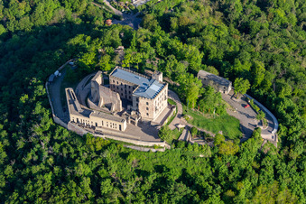 Hambacher Schloss bei Diedesfeld in Neustadt an der Weinstraße im Bundesland Rheinland-Pfalz, Deutschland