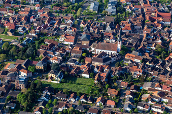 Drohnenaufname von Maikammer im Bundesland Rheinland-Pfalz, Deutschland