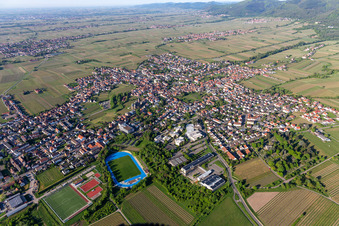 Otsansicht aus Norden in Edenkoben im Bundesland Rheinland-Pfalz, Deutschland