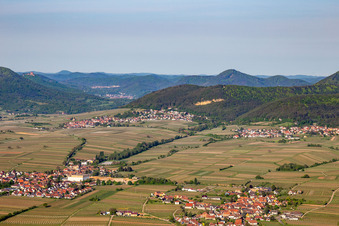 Böchingen im Bundesland Rheinland-Pfalz, Deutschland aus der Vogelperspektive