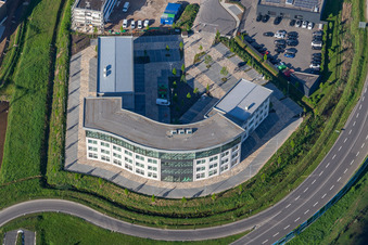 Schrägluftbild von Gewerbepark am Messegelände im Ortsteil Queichheim in Landau in der Pfalz im Bundesland Rheinland-Pfalz, Deutschland